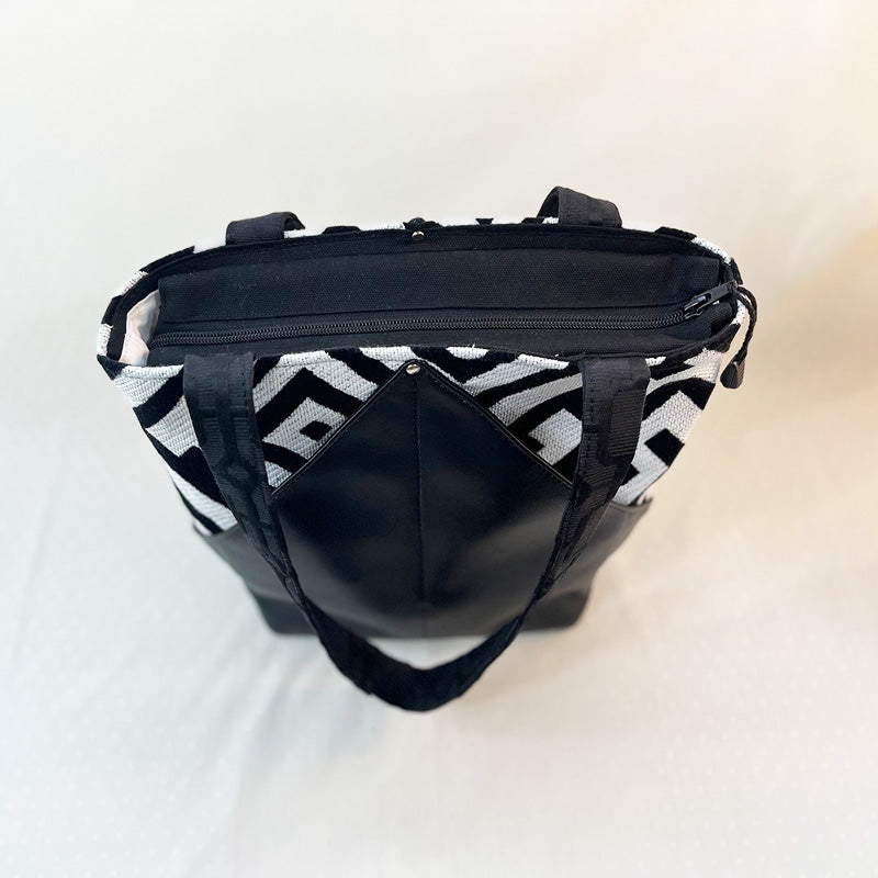 Peak Shoulder Satchel Keywest Black/White